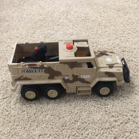 army men and army trucks - Picture 5 of 9